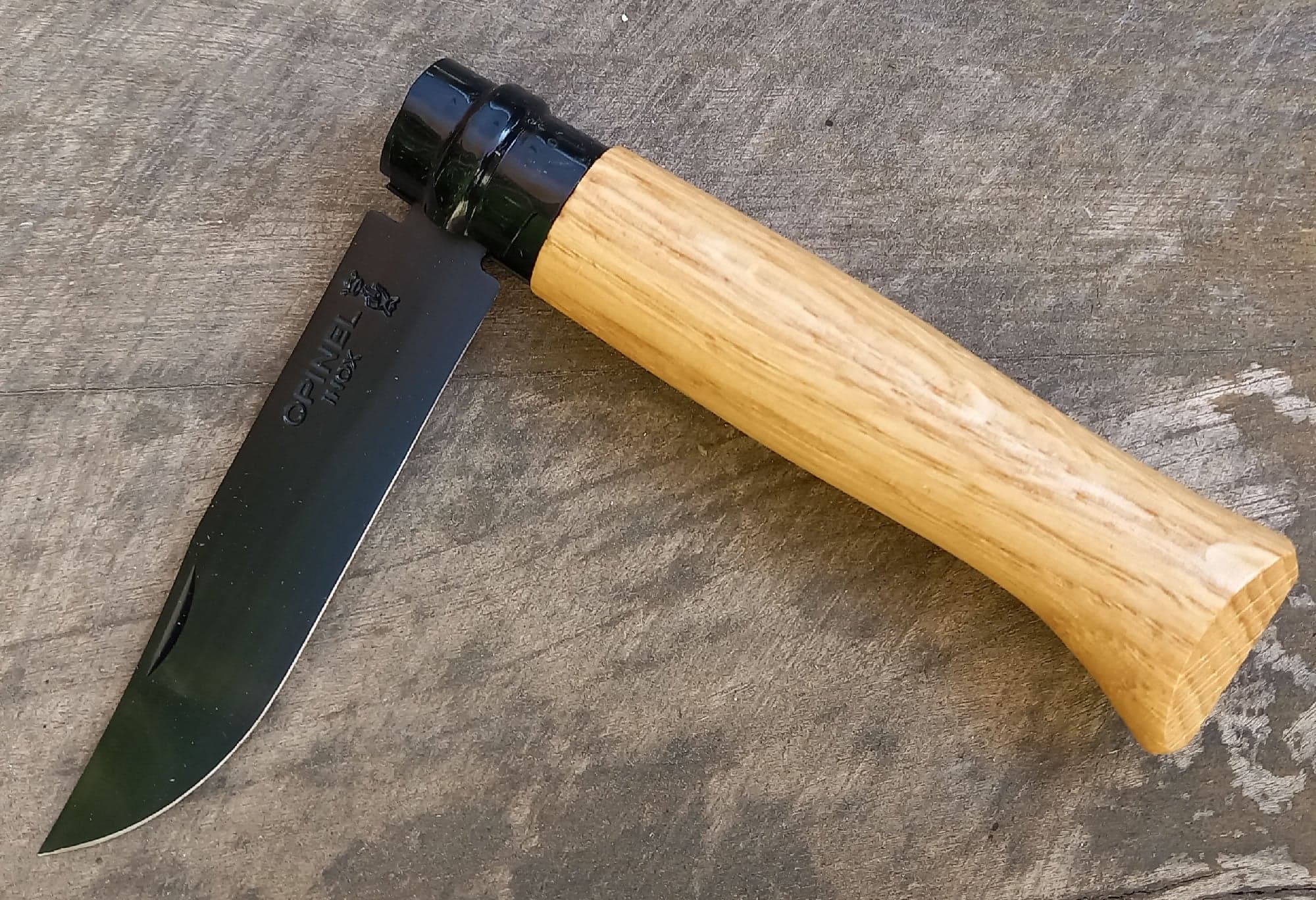 Couteau de luxe Opinel n°8 avec lame et bague noirs - Livré en boite